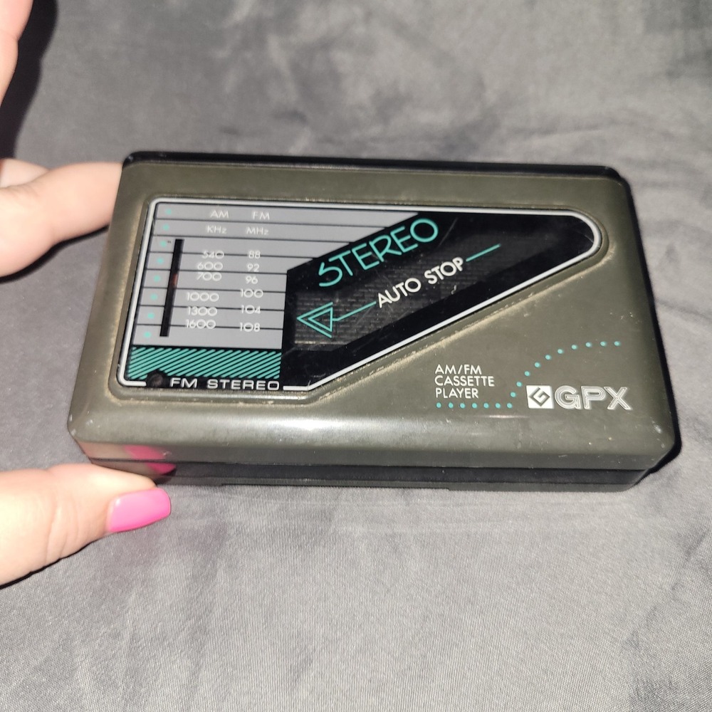 GPX C3142 Portable Cassette Player Walkman AM/FM Radio Auto Reverse